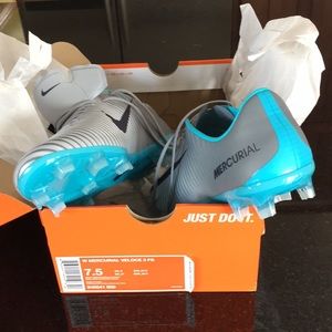 Nike mercurial soccer cleats 7.5 women